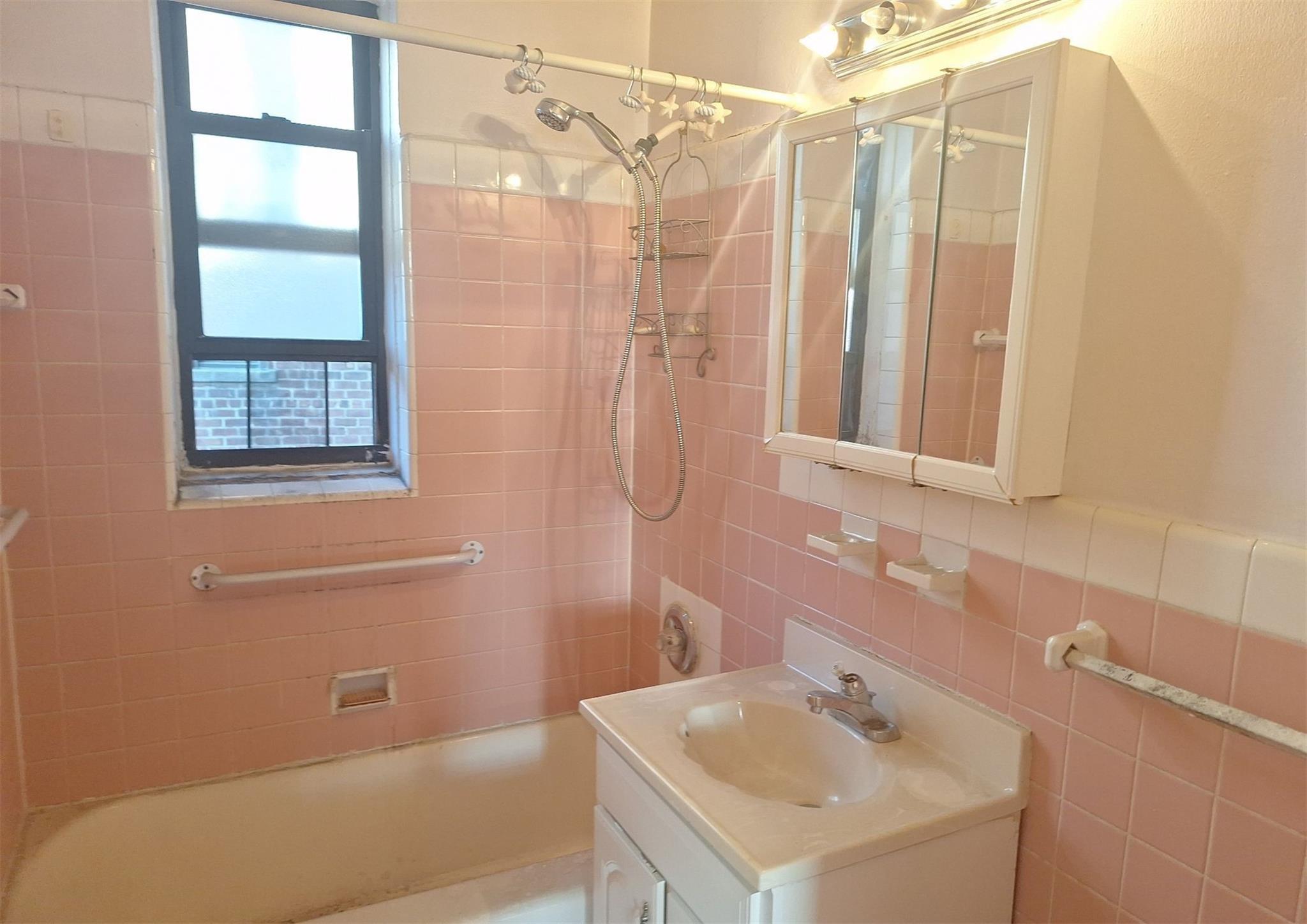 #8 photo, 2866 Marion Avenue, ブロンクス区 Bronx , NY 10458