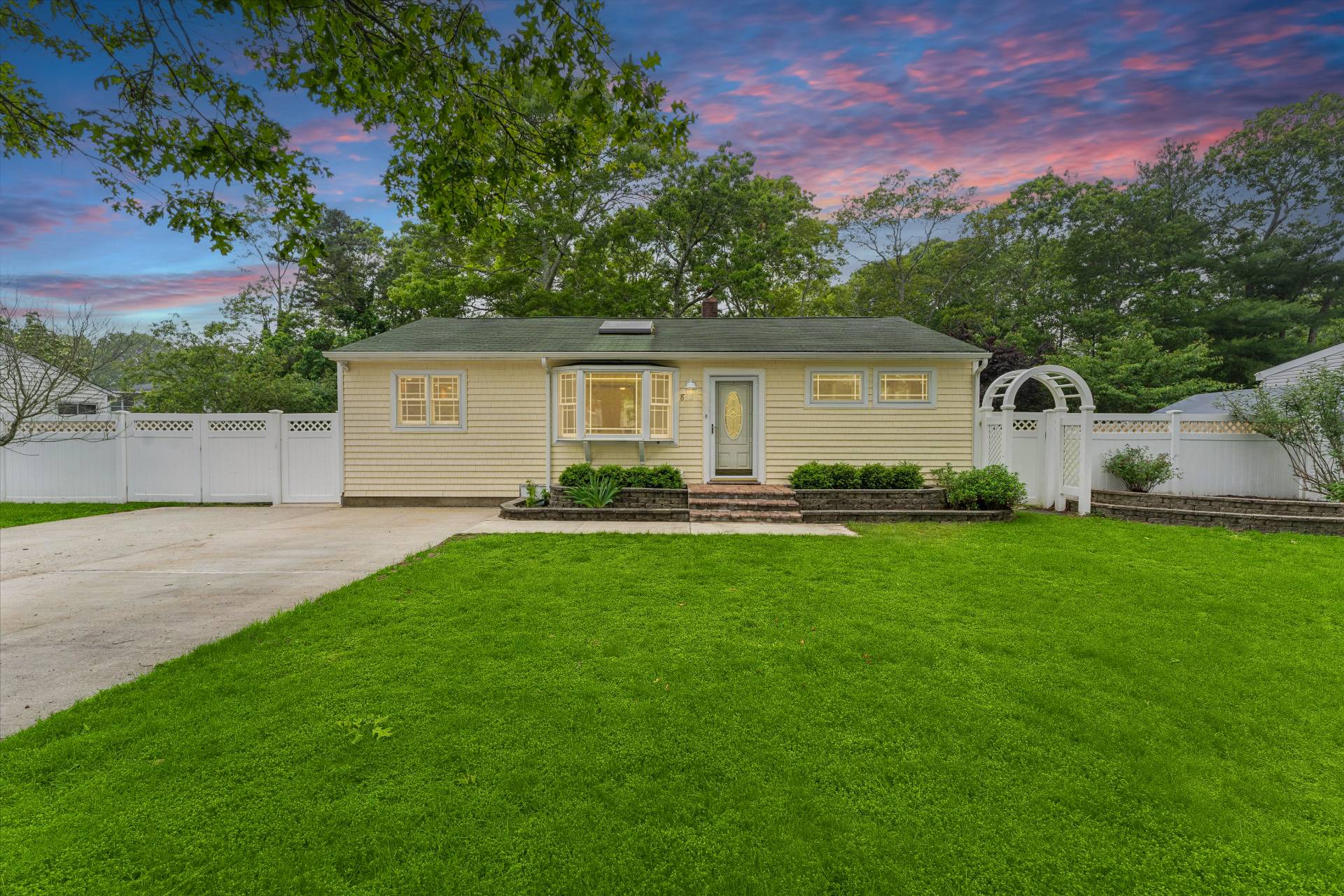 #1 photo, 8 Park Lane, Hampton Bays , NY 11946