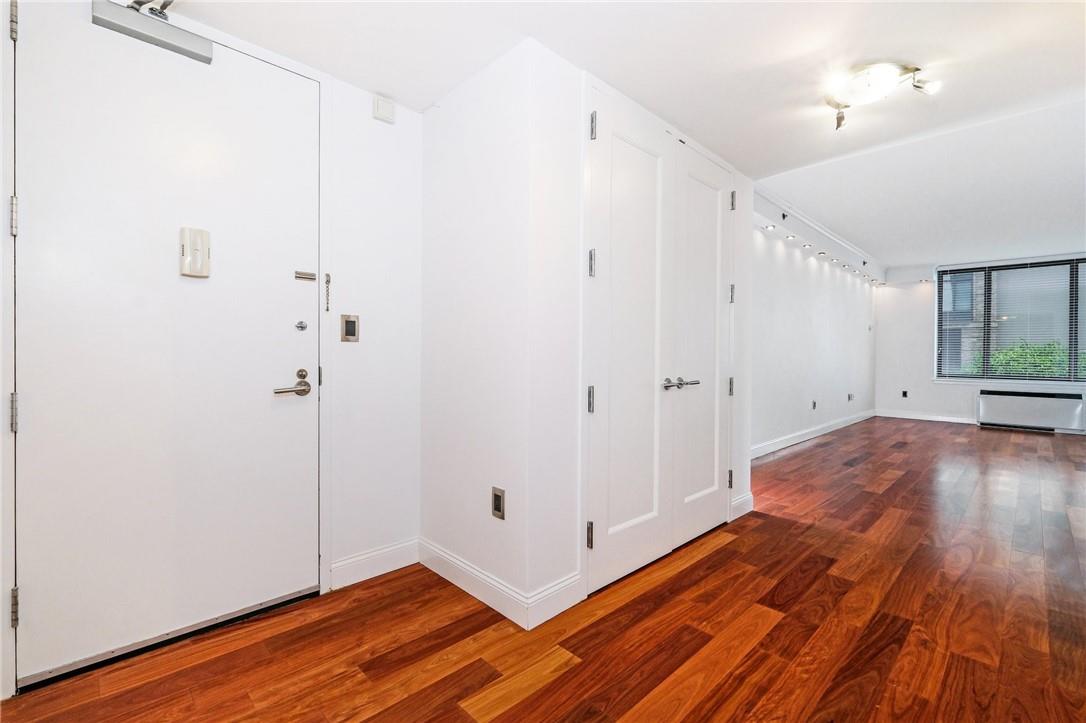 #4 photo, 10 City Place, White Plains , NY 10601