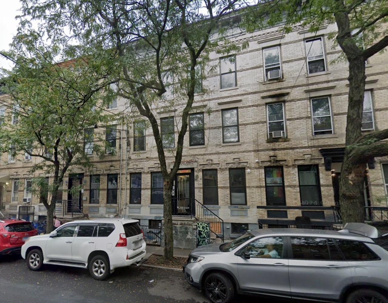 #17 photo, 609 Seneca Avenue, クイーンズ区 Ridgewood , NY 11385