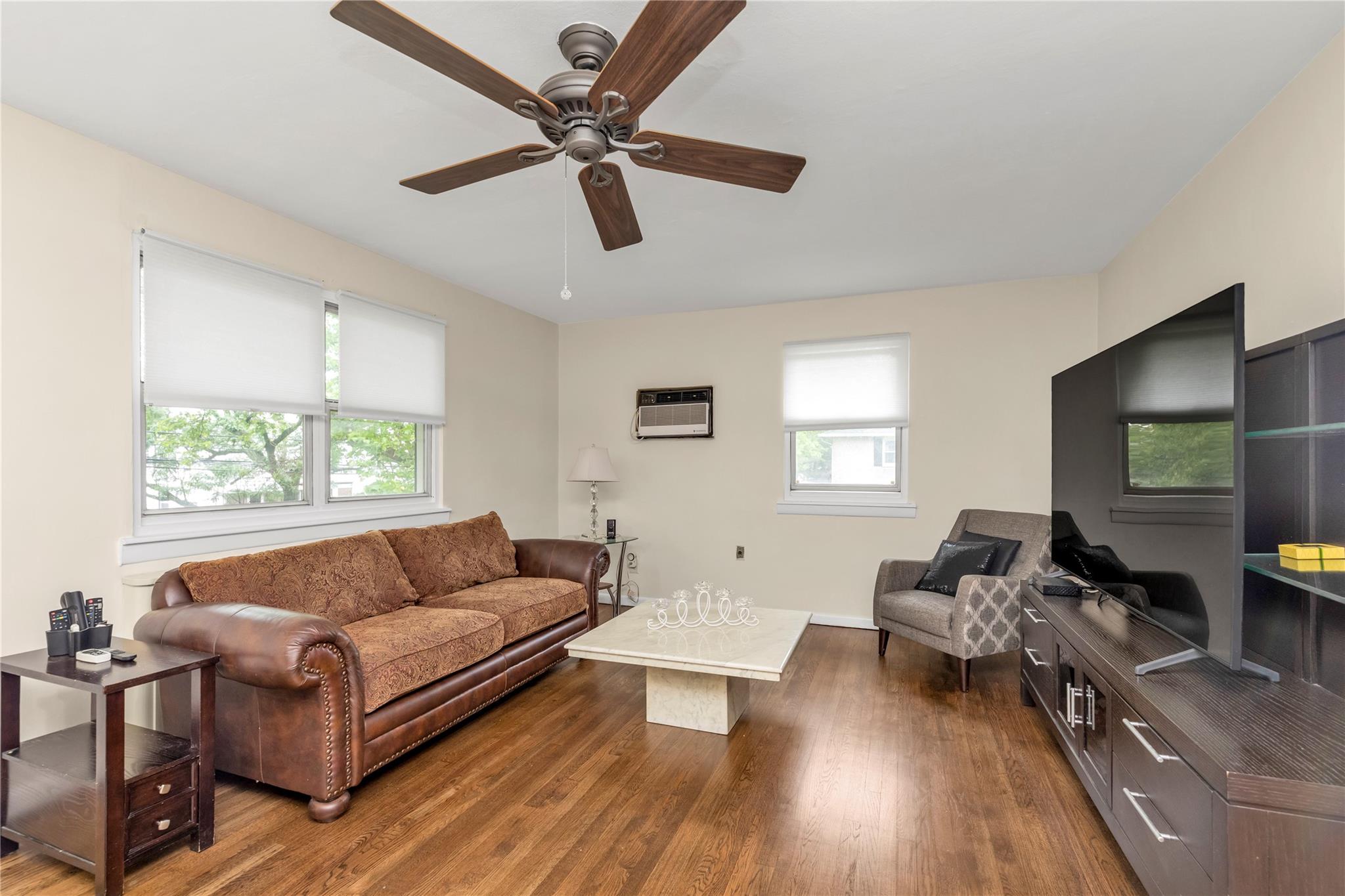 #2 photo, 82-65 268 TH Street, Floral Park , NY 11004