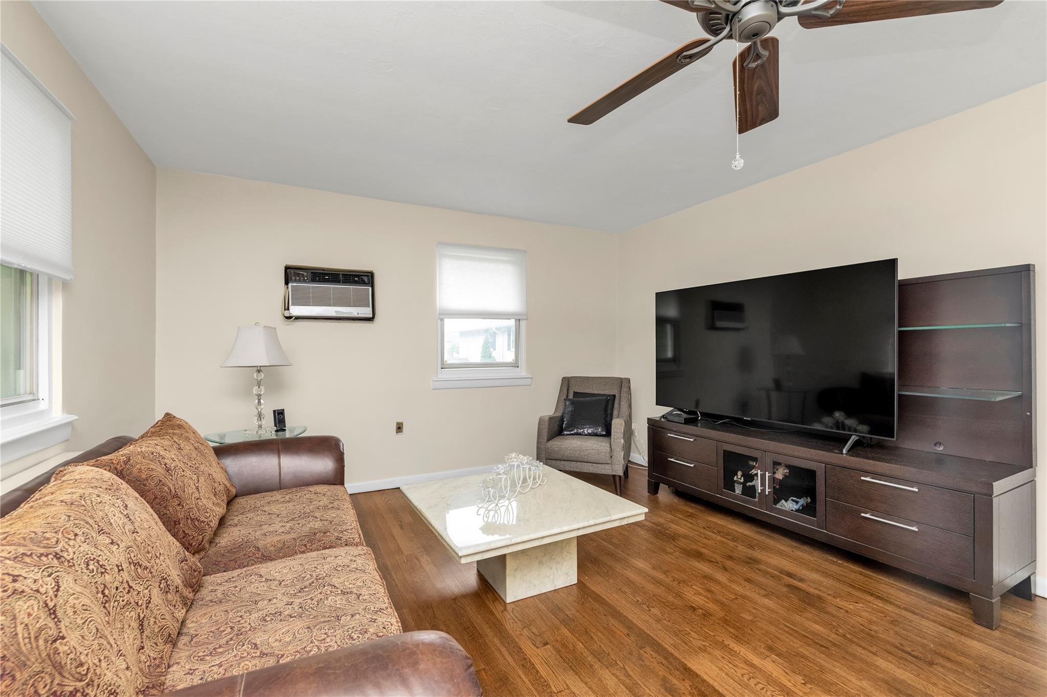 #3 photo, 82-65 268 TH Street, Floral Park , NY 11004