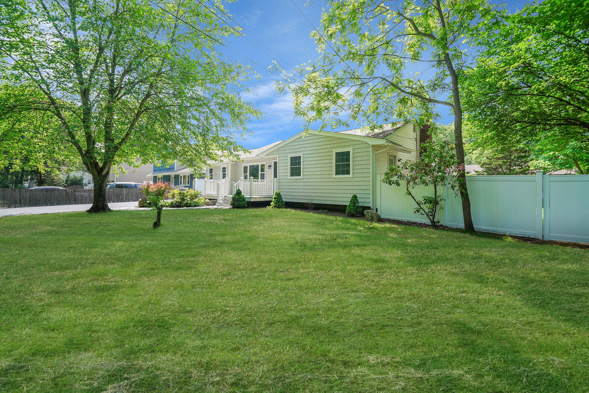 #4 photo, 14 Sycamore Street, サフォーク郡 Centereach , NY 11720