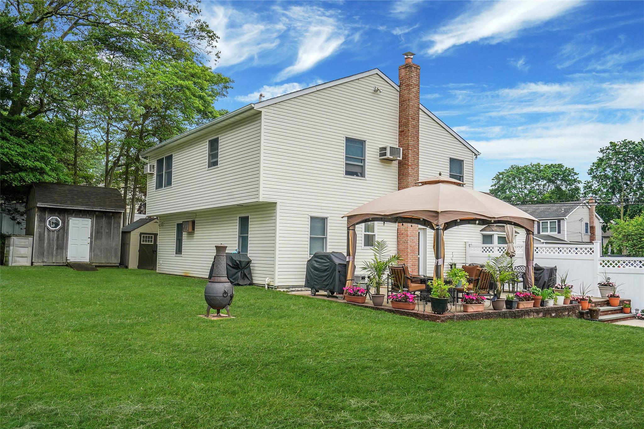 #12 photo, 6 Center Street, Ronkonkoma , NY 11779