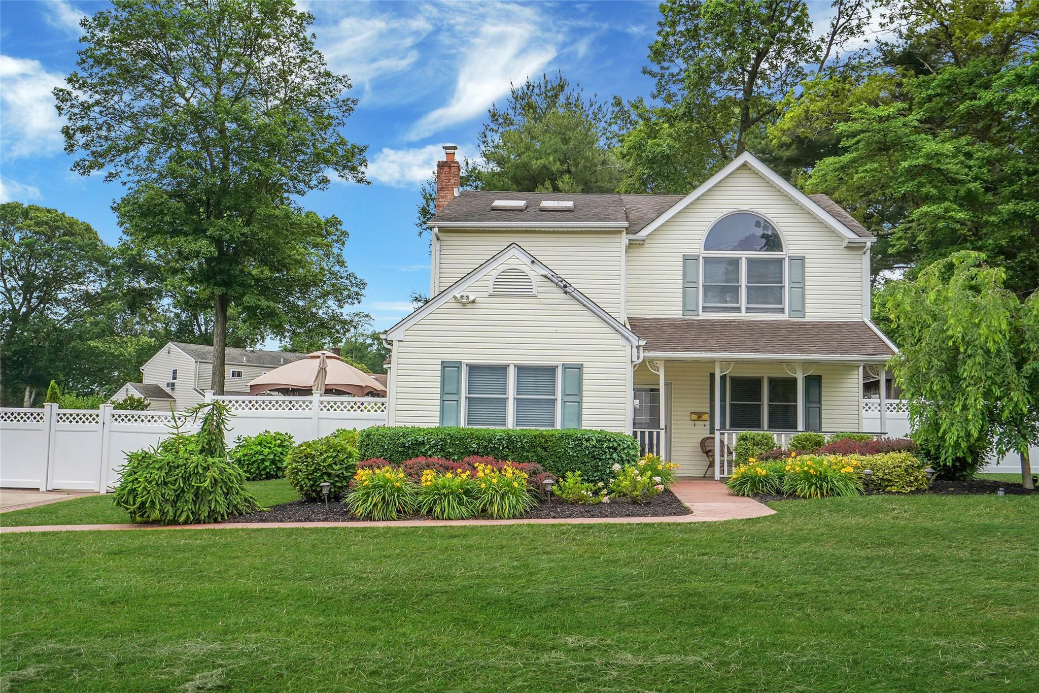 #2 photo, 6 Center Street, Ronkonkoma , NY 11779