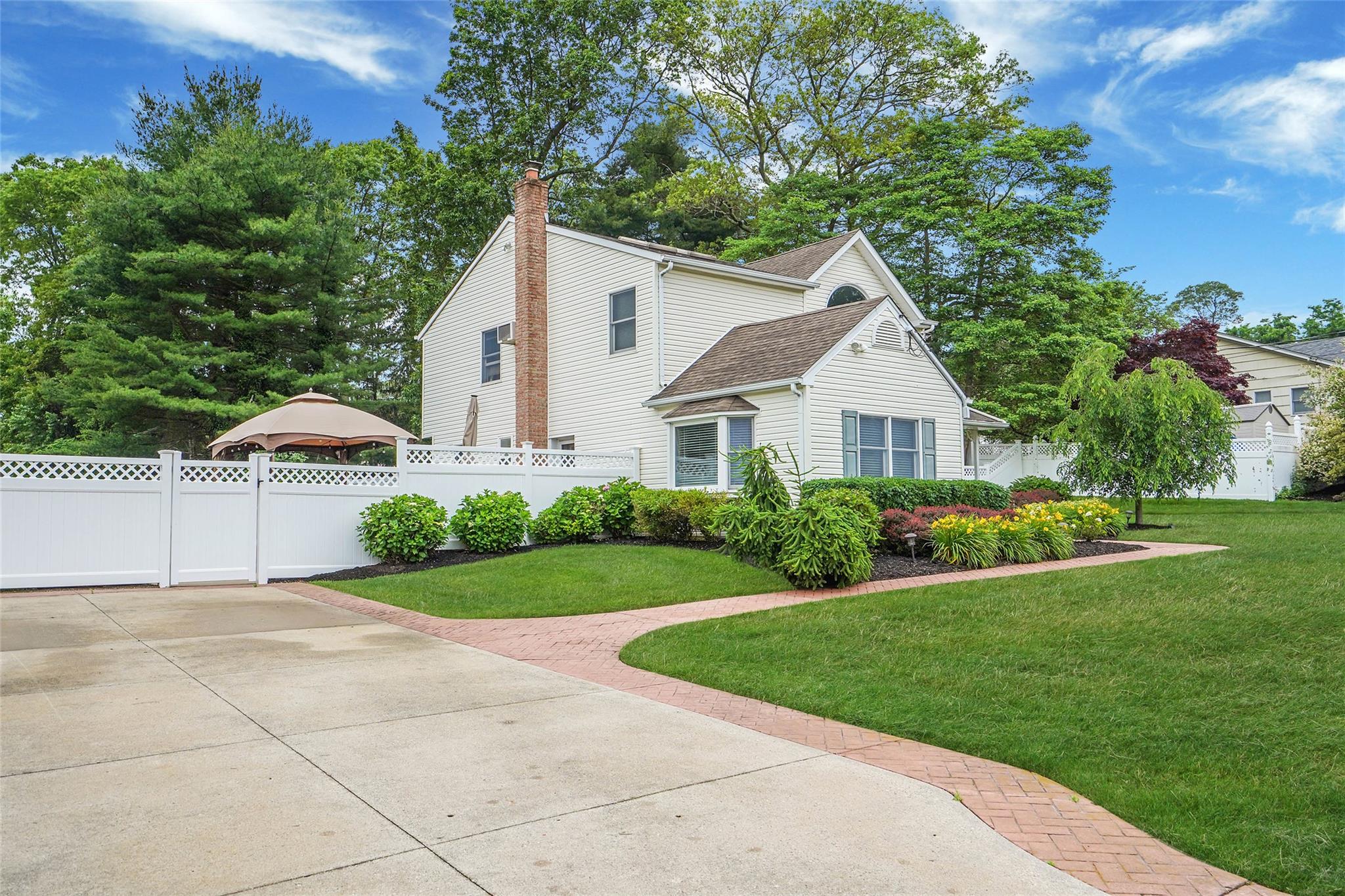 #3 photo, 6 Center Street, Ronkonkoma , NY 11779