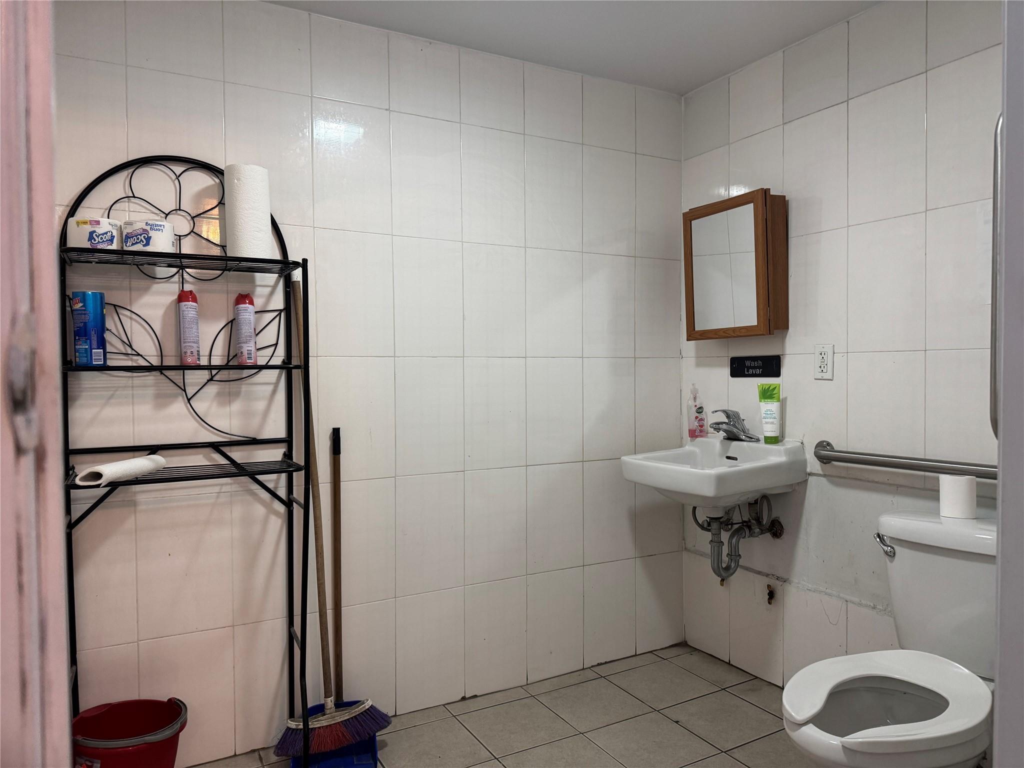 #4 photo, 38-16 108 Street, Corona , NY 11368