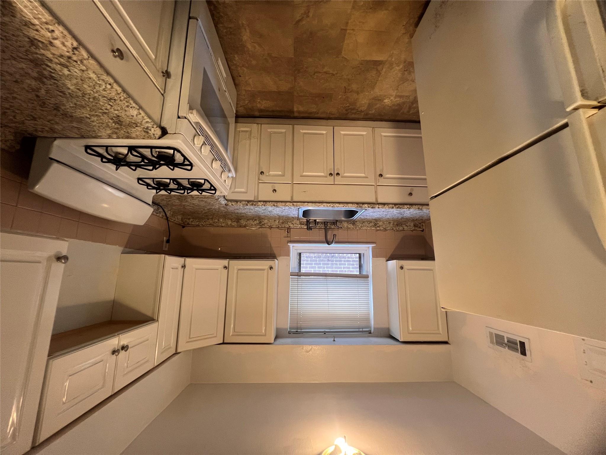 #9 photo, 2832 Harding Avenue, ブロンクス区 Bronx , NY 10465