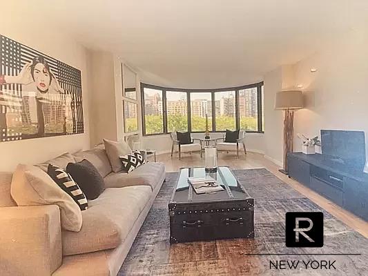 #2 photo, 330 E 38th Street, マンハッタン Murray Hill , NY 10016