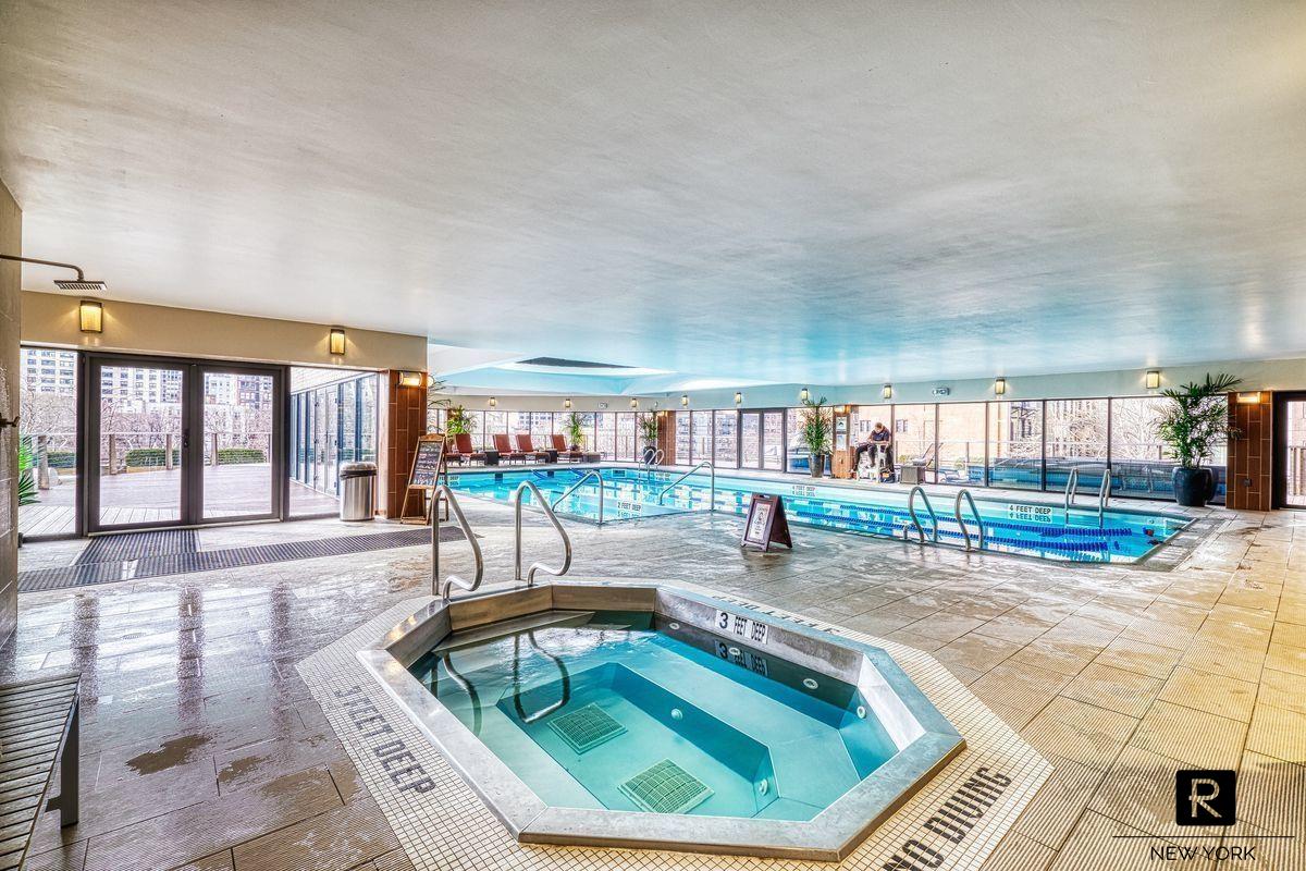 #8 photo, 330 E 38th Street, マンハッタン Murray Hill , NY 10016