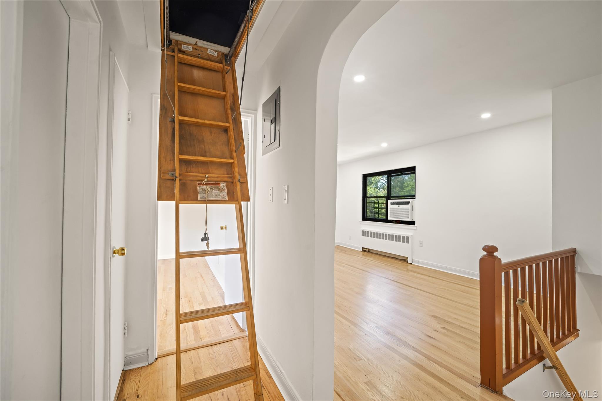 #11 photo, 73-10 Springfield Boulevard, קווינס Bayside , NY 11364