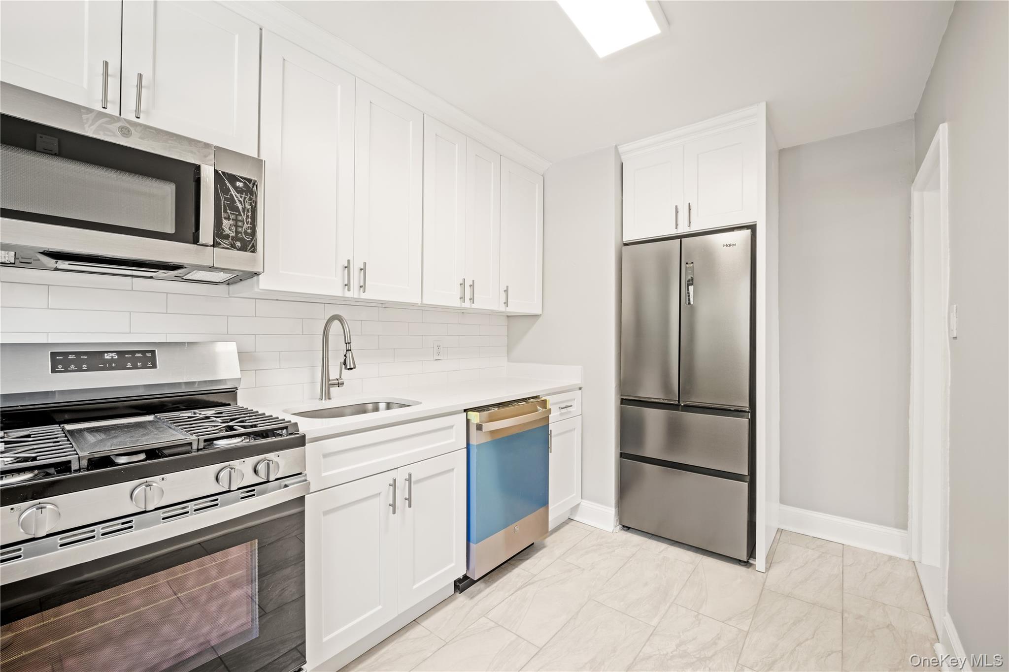 #12 photo, 73-10 Springfield Boulevard, קווינס Bayside , NY 11364