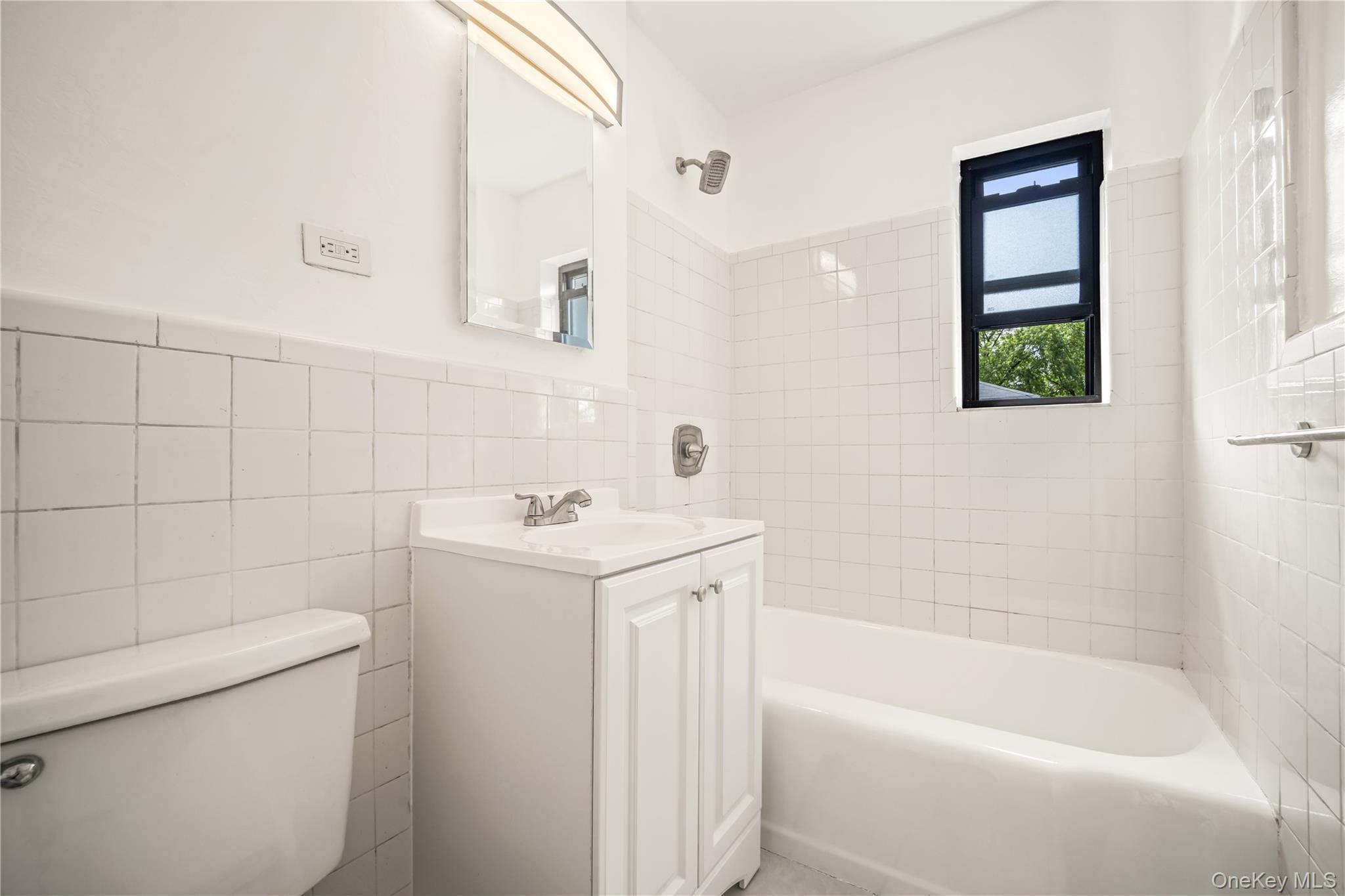 #17 photo, 73-10 Springfield Boulevard, קווינס Bayside , NY 11364