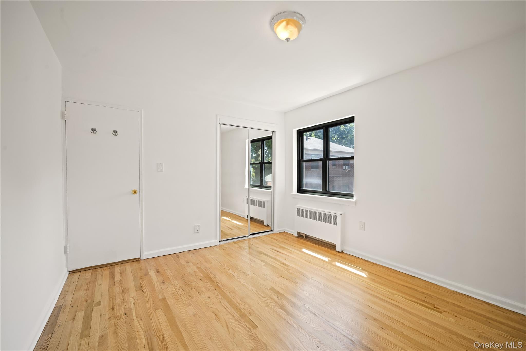 #8 photo, 73-10 Springfield Boulevard, קווינס Bayside , NY 11364