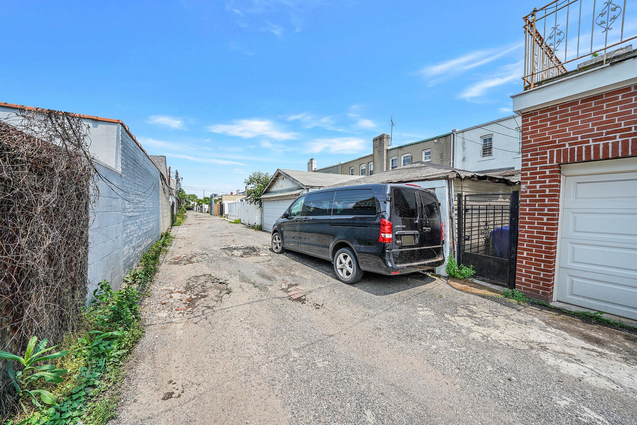 #5 photo, 2168 37th Street, クイーンズ区 Astoria , NY 11105