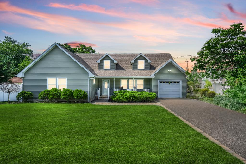 #1 photo, 943 Nemeth Street, Bohemia , NY 11716