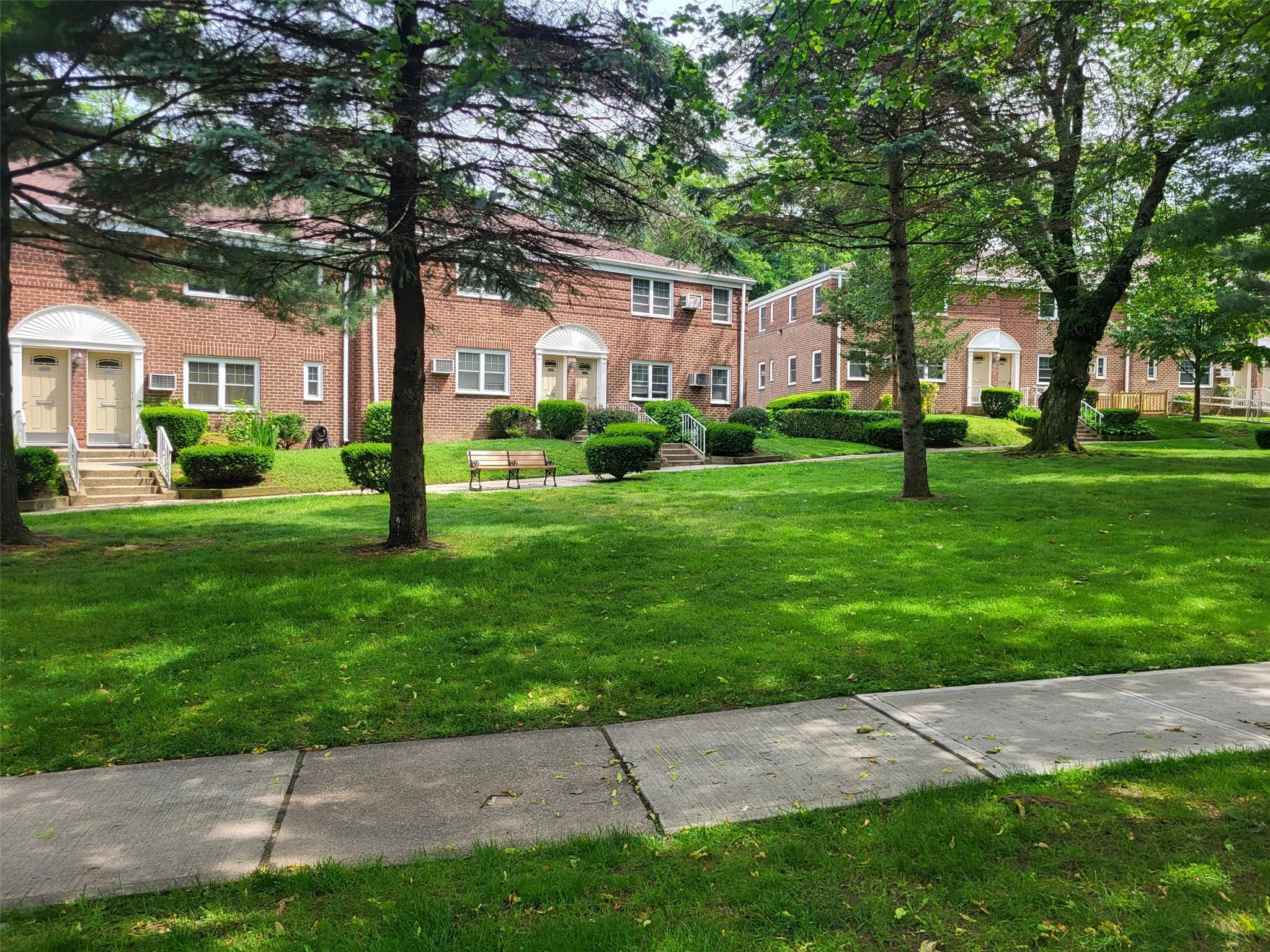 #3 photo, 224-23 Kingsbury Avenue, クイーンズ区 Oakland Gardens , NY 11364
