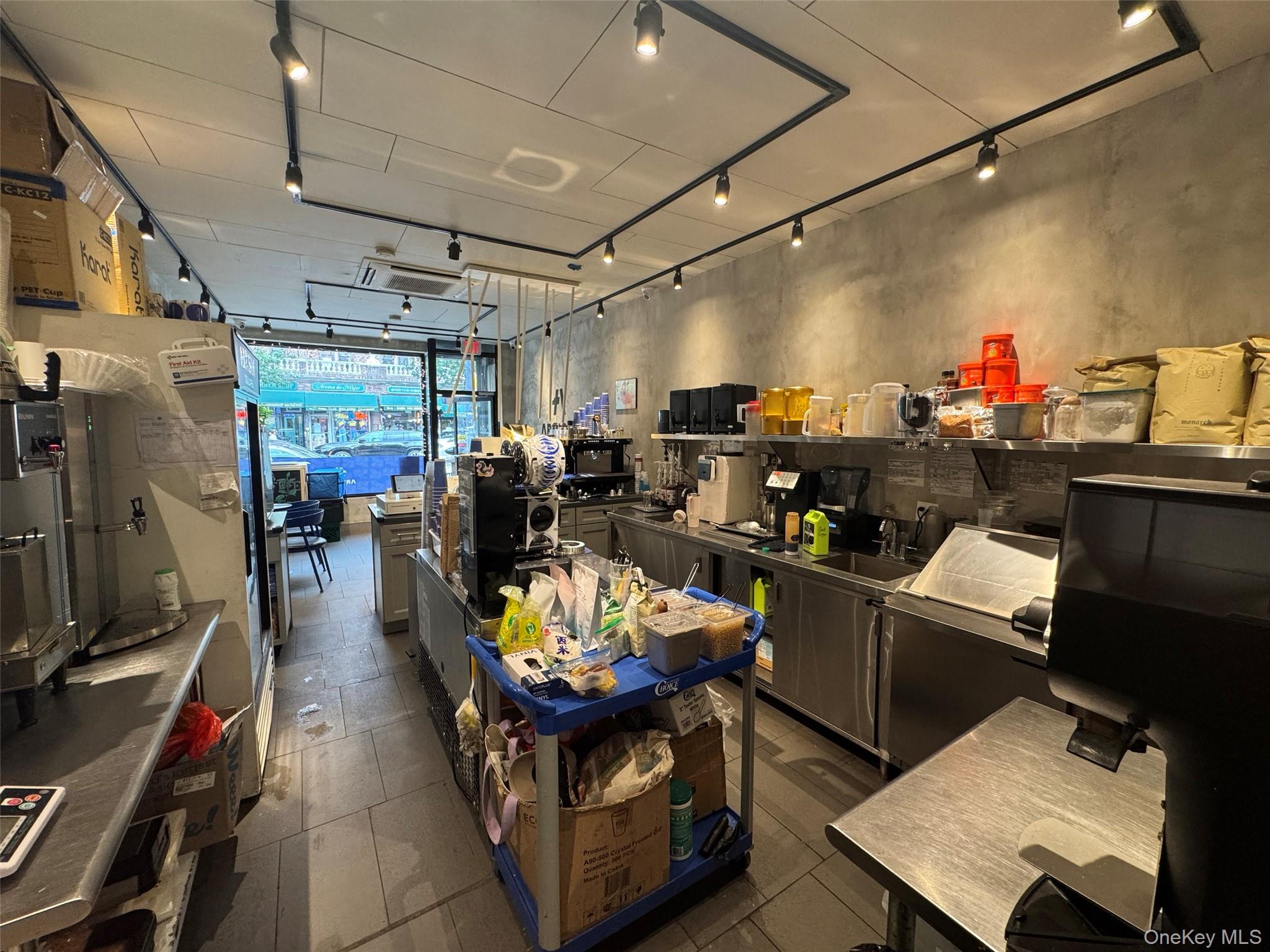 #6 photo, 83-12 37th Avenue, クイーンズ区 Jackson Heights , NY 11372