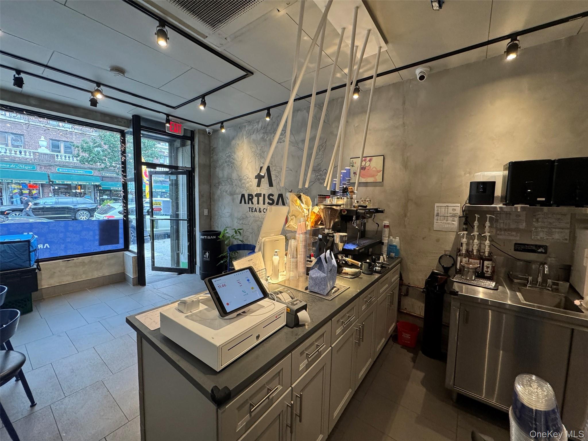 #7 photo, 83-12 37th Avenue, クイーンズ区 Jackson Heights , NY 11372