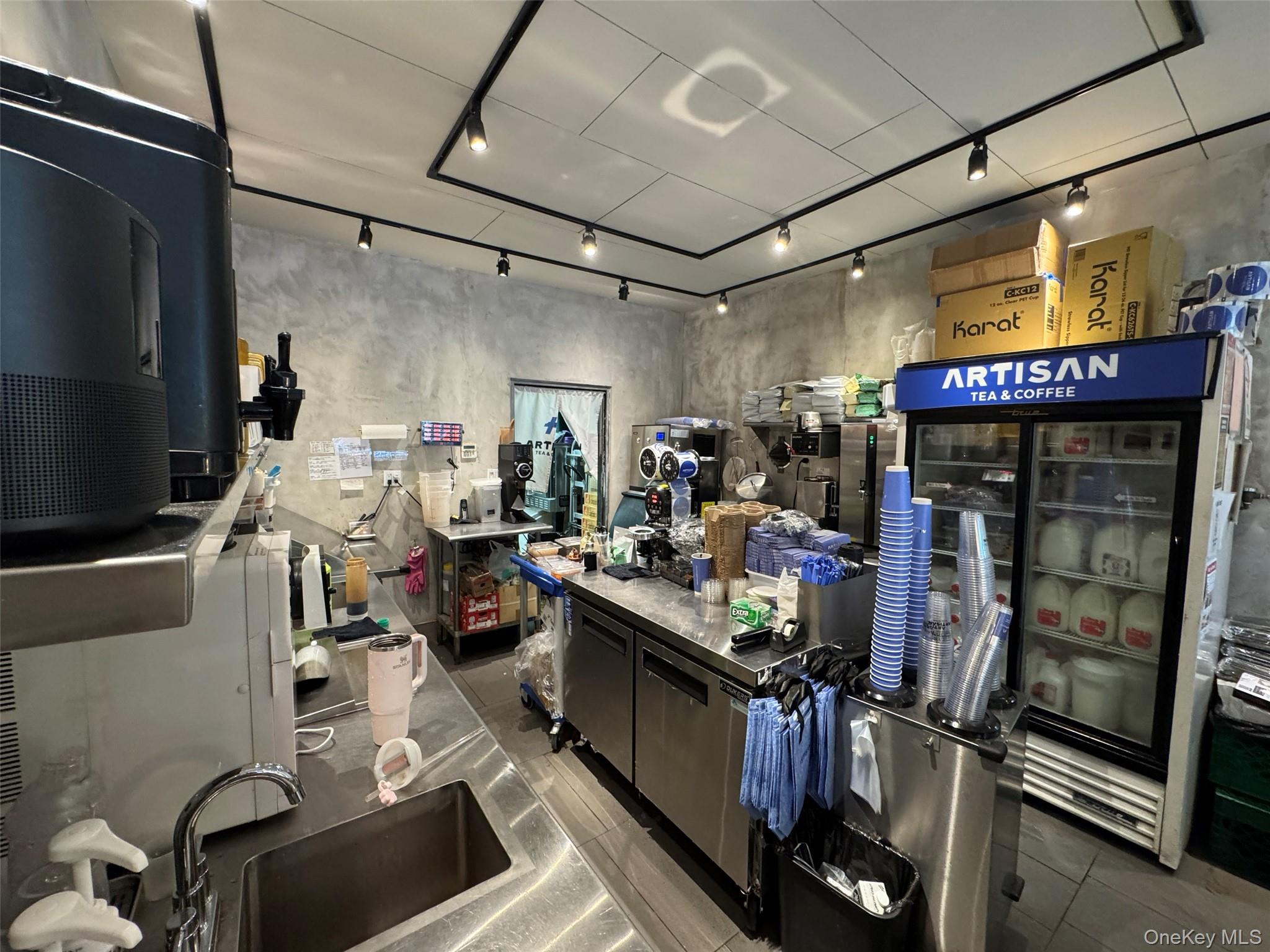 #9 photo, 83-12 37th Avenue, クイーンズ区 Jackson Heights , NY 11372