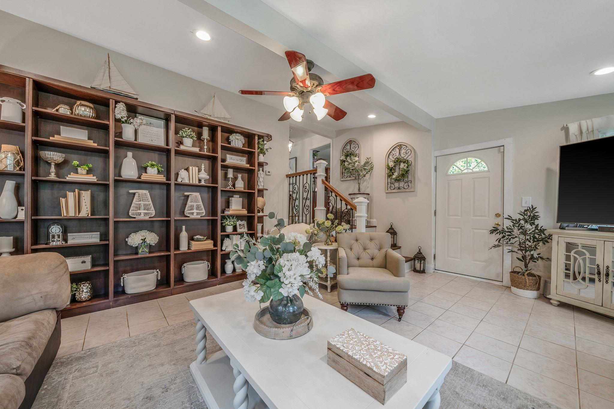 #17 photo, 6 Pine Street, Lake Grove , NY 11755