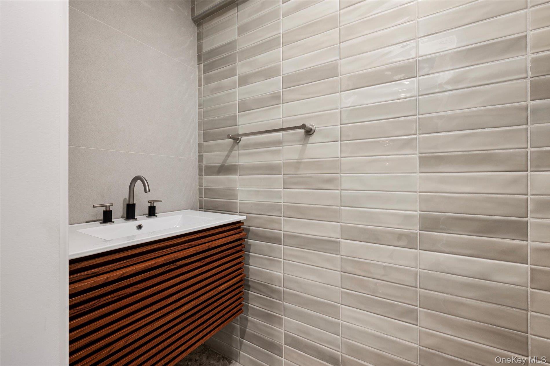 #17 photo, 8 Junard Drive, ナッソー郡 Roslyn , NY 11576