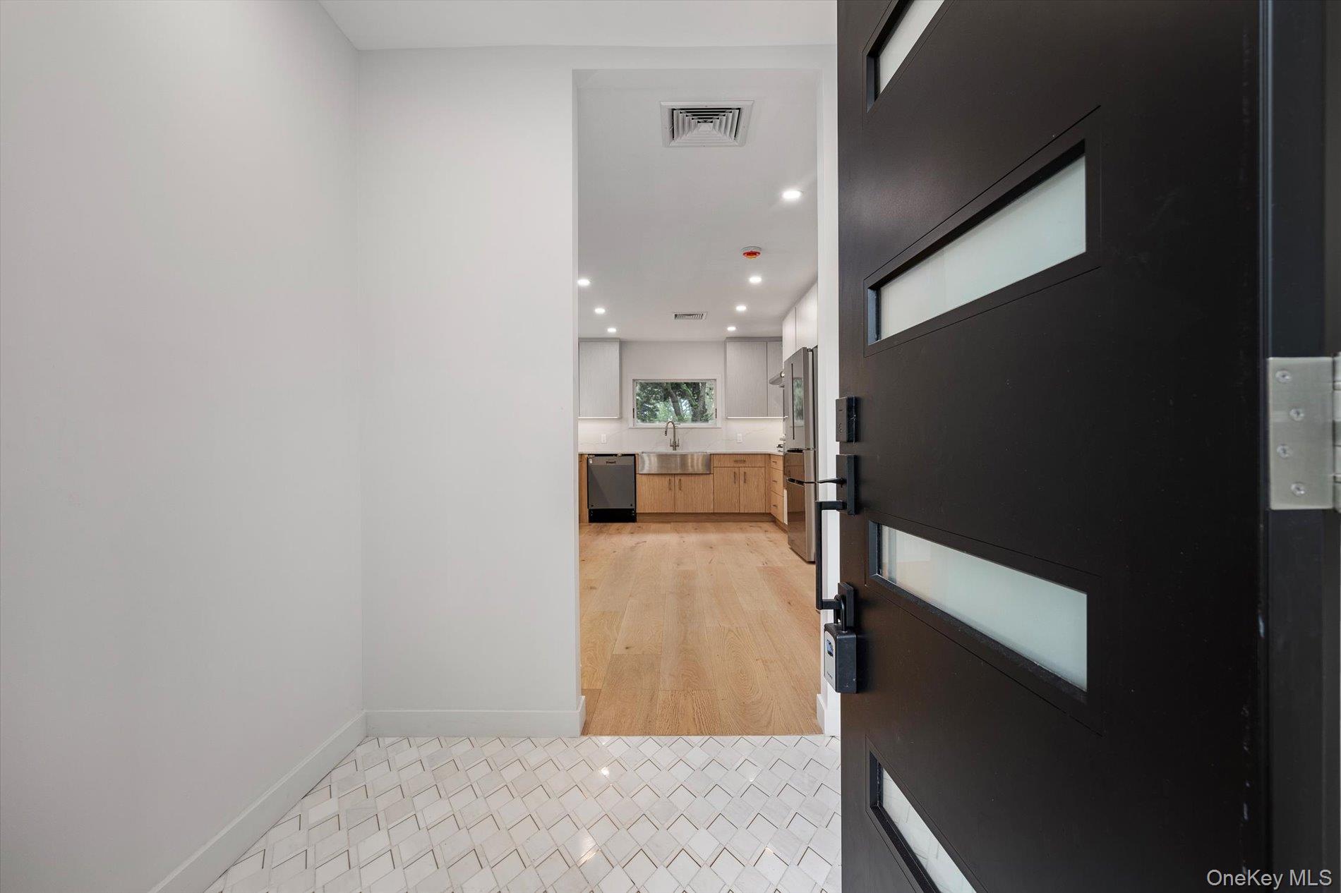 #3 photo, 8 Junard Drive, ナッソー郡 Roslyn , NY 11576