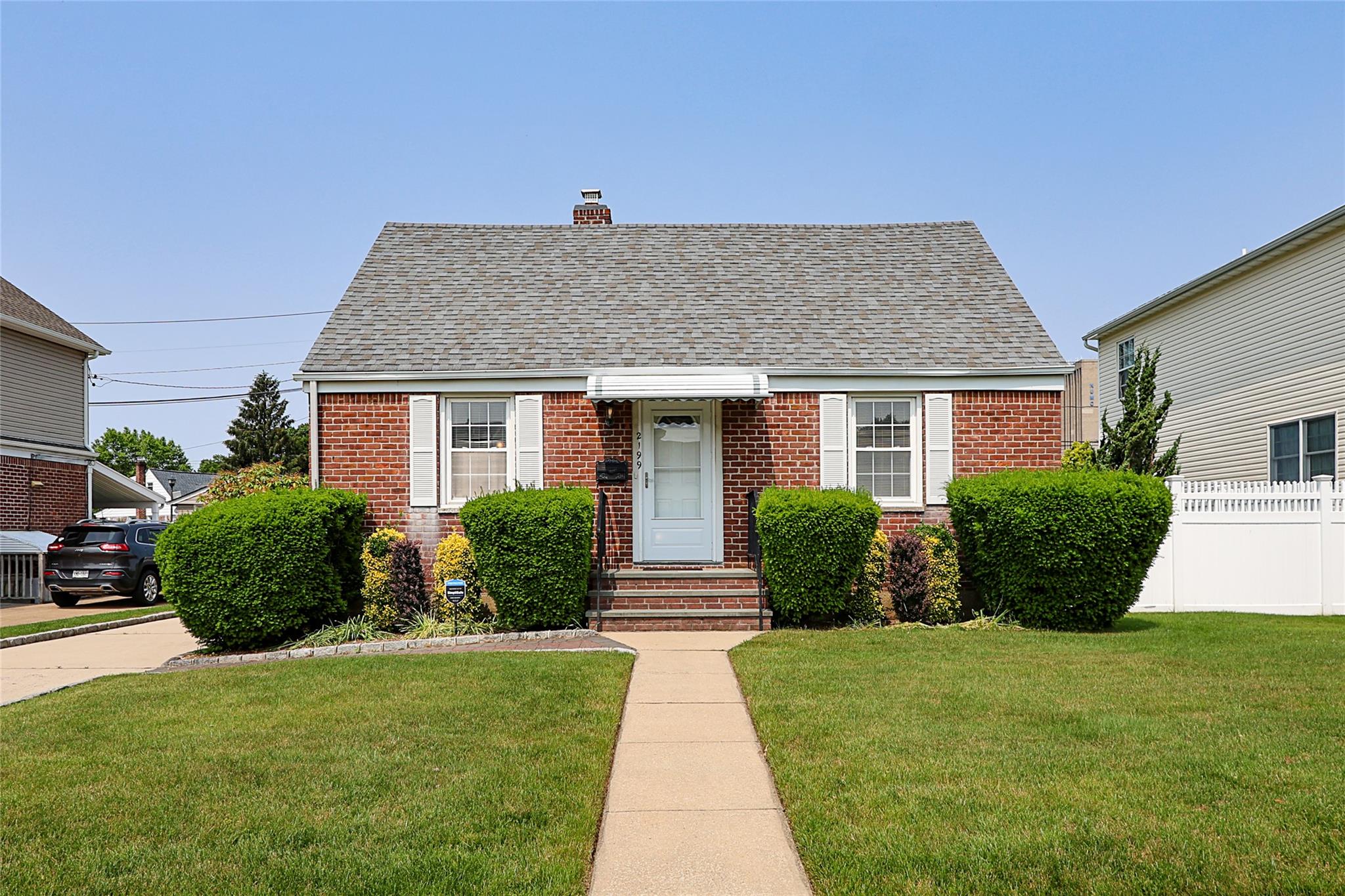 #1 photo, 2199 McArthur Street Street, 長島 East Meadow , NY 11554