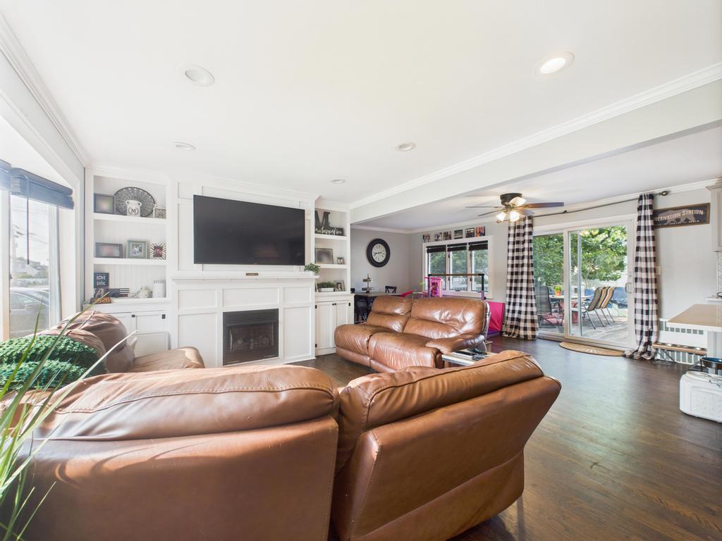 #10 photo, 554 S 8th Street, Lindenhurst , NY 11757