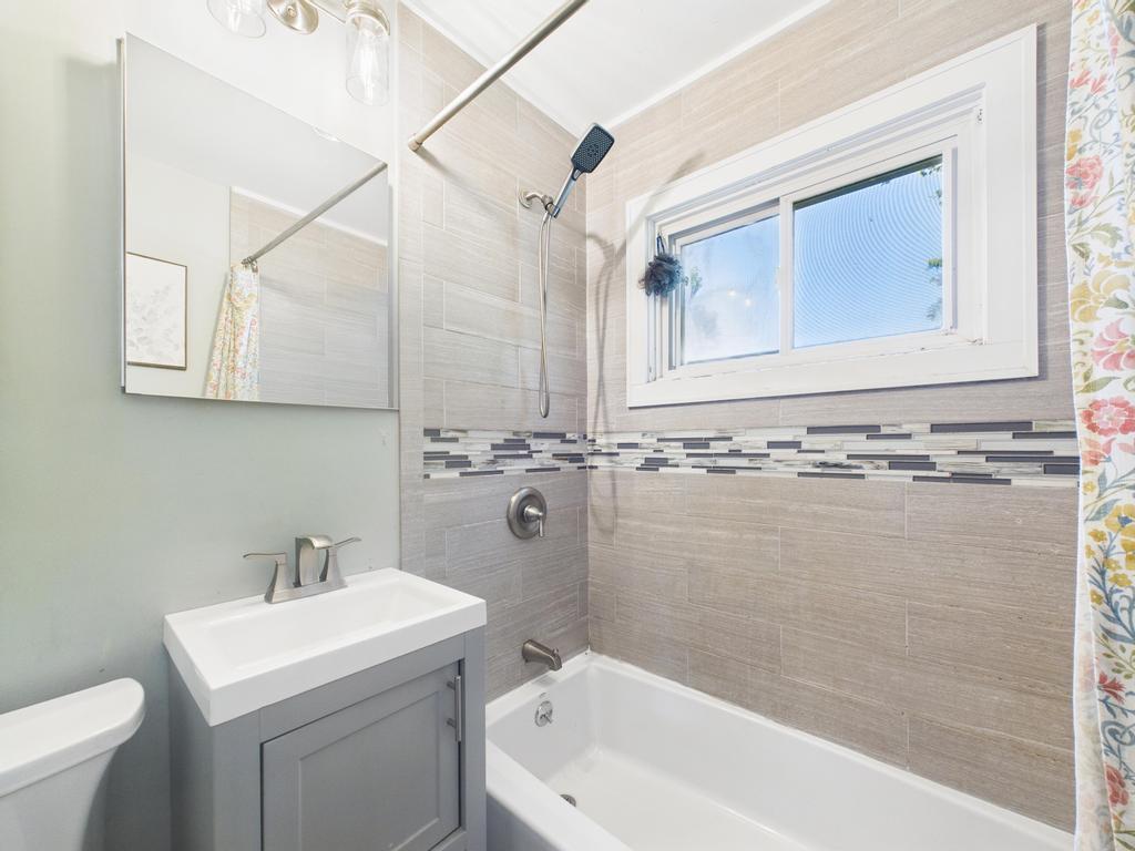 #13 photo, 554 S 8th Street, Lindenhurst , NY 11757