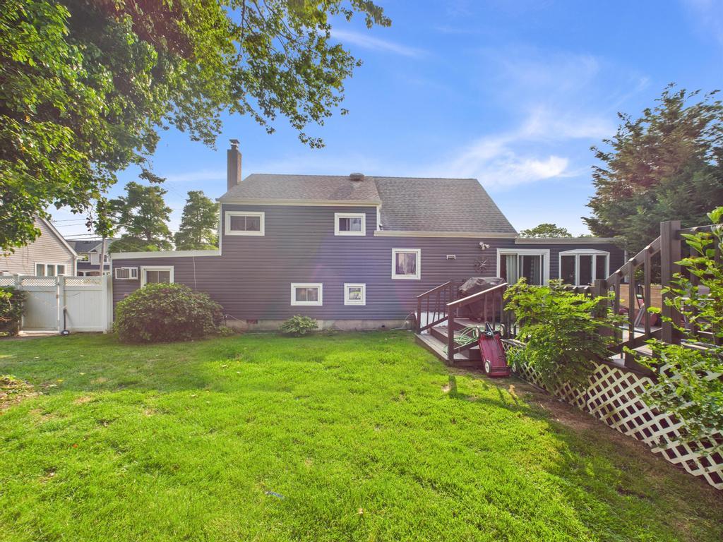 #18 photo, 554 S 8th Street, Lindenhurst , NY 11757