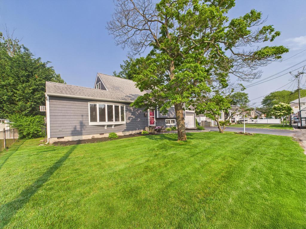 #2 photo, 554 S 8th Street, Lindenhurst , NY 11757