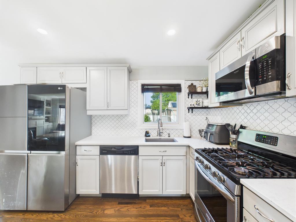 #5 photo, 554 S 8th Street, Lindenhurst , NY 11757