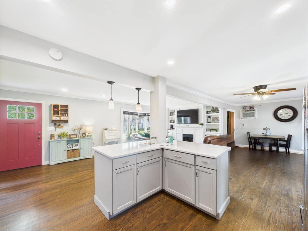 #7 photo, 554 S 8th Street, Lindenhurst , NY 11757