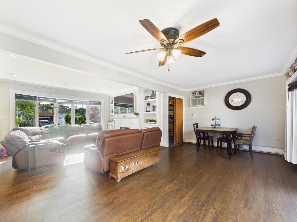 #9 photo, 554 S 8th Street, Lindenhurst , NY 11757