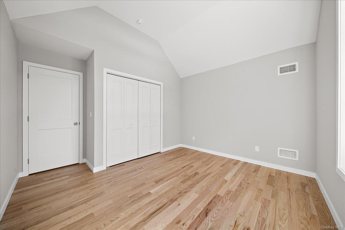 #15 photo, 8 Fourth  Lot 10 Avenue, サフォーク郡 Centereach , NY 11720