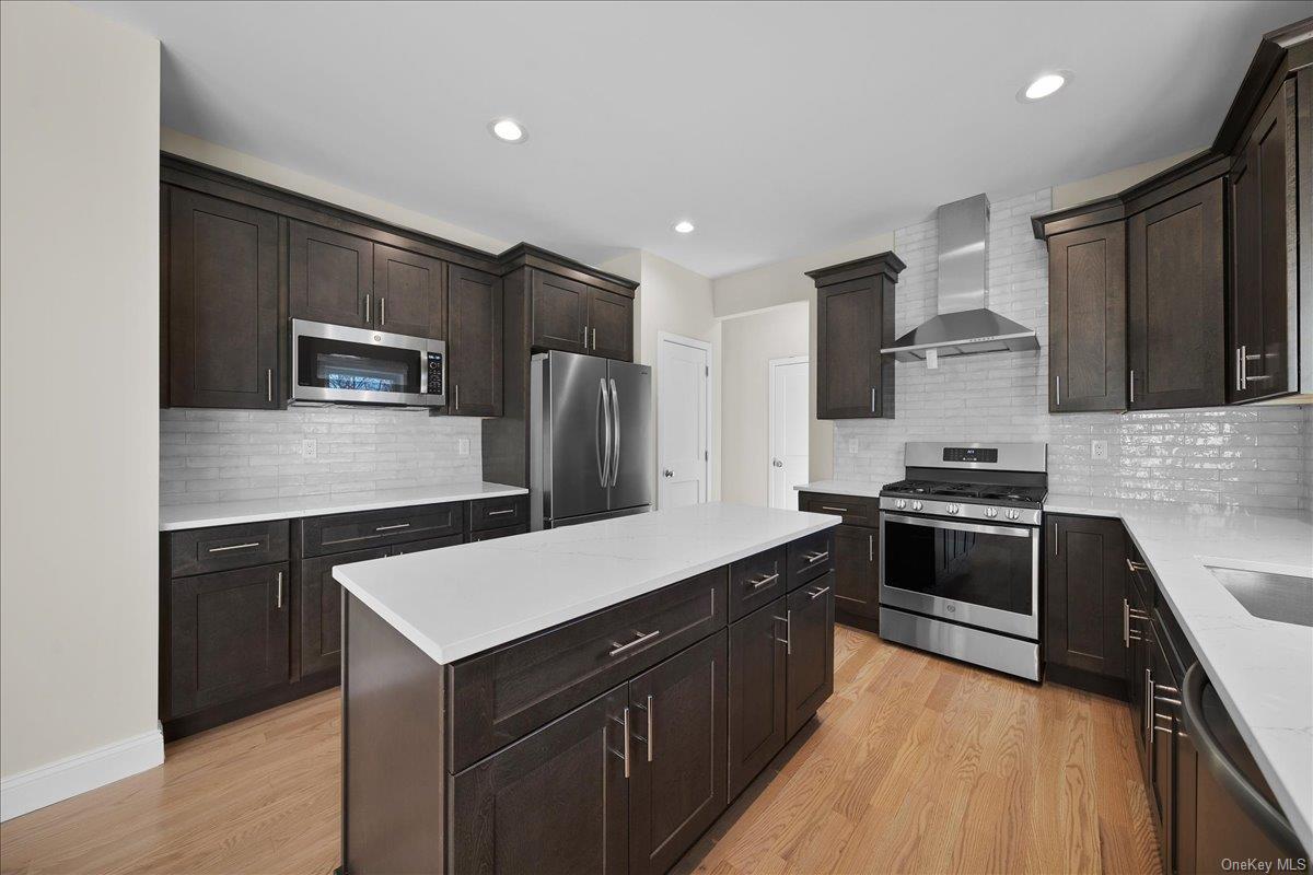 #20 photo, 8 Fourth  Lot 10 Avenue, サフォーク郡 Centereach , NY 11720