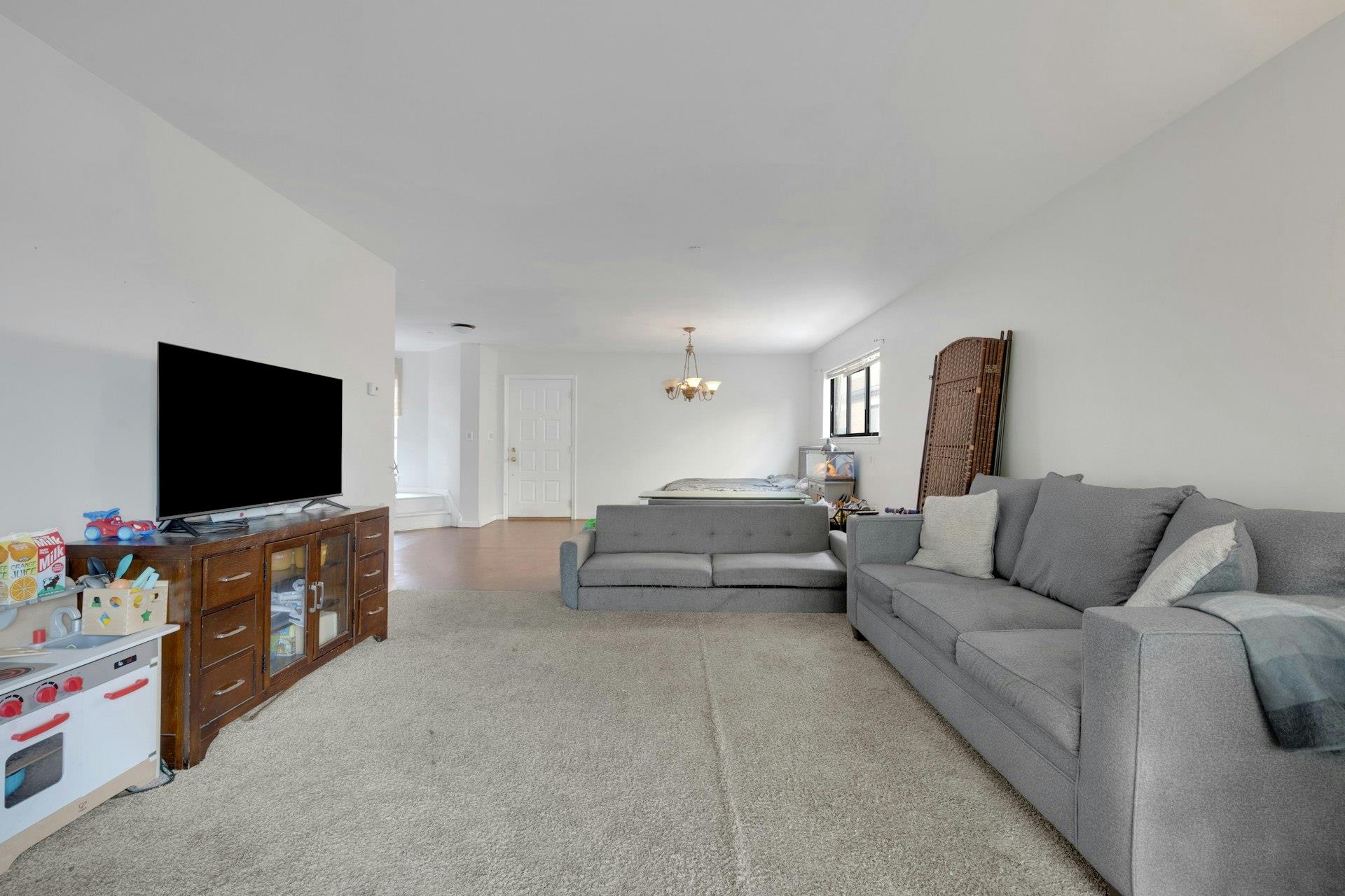 #5 photo, 50 Dekalb Avenue, White Plains , NY 10605