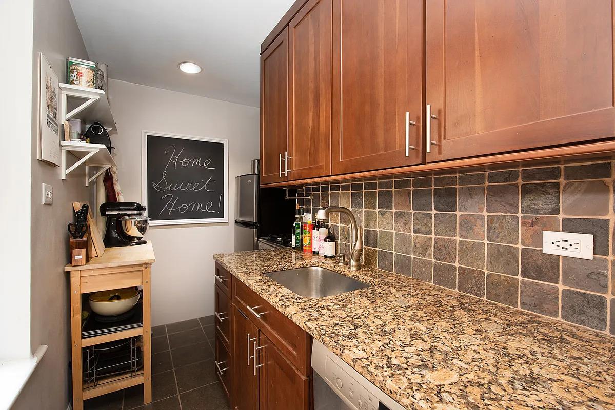 #3 photo, 741 W END Avenue, マンハッタン Upper West Side , NY 10025