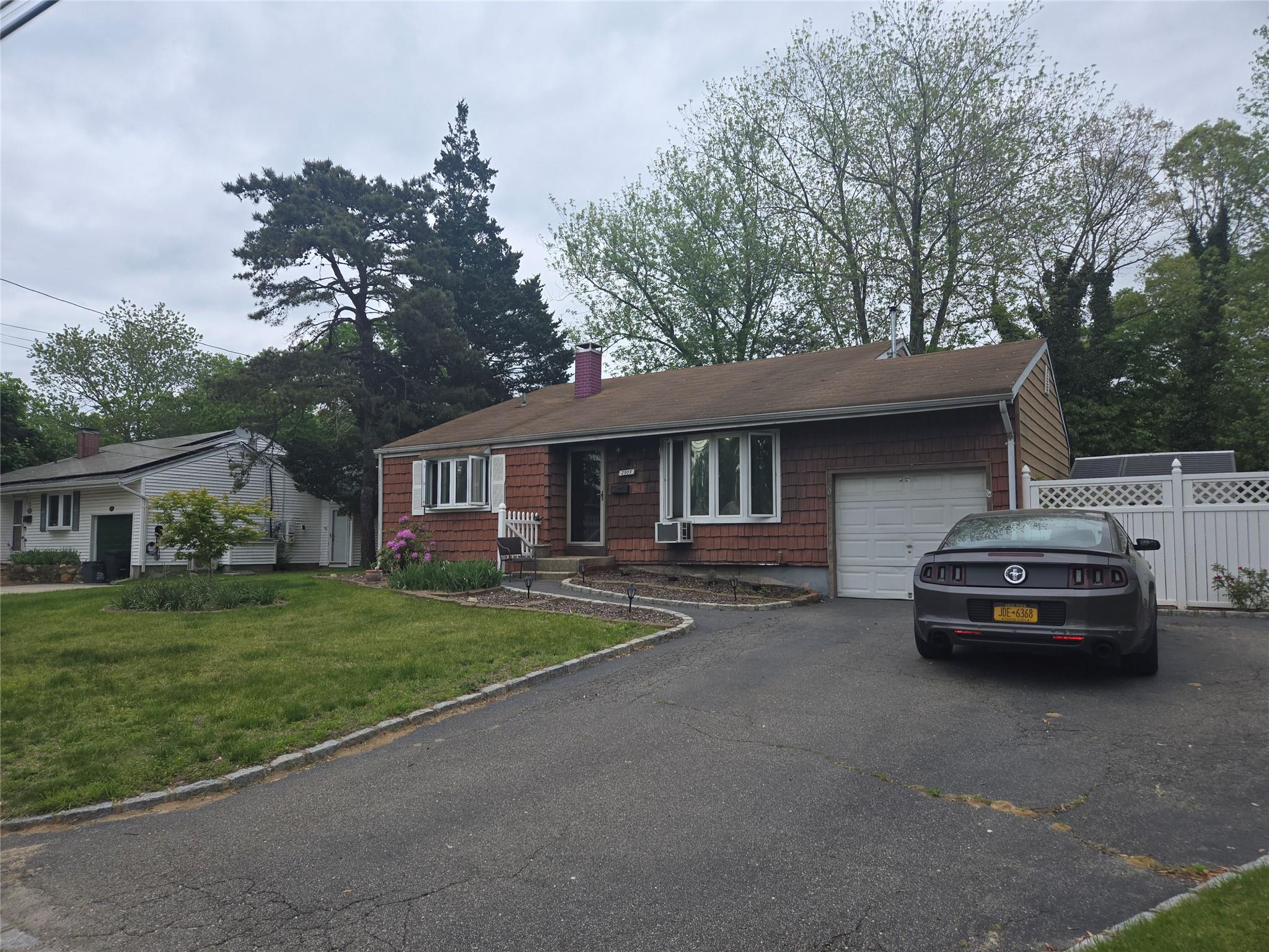 #1 photo, 2905 Heather Avenue, Medford , NY 11763