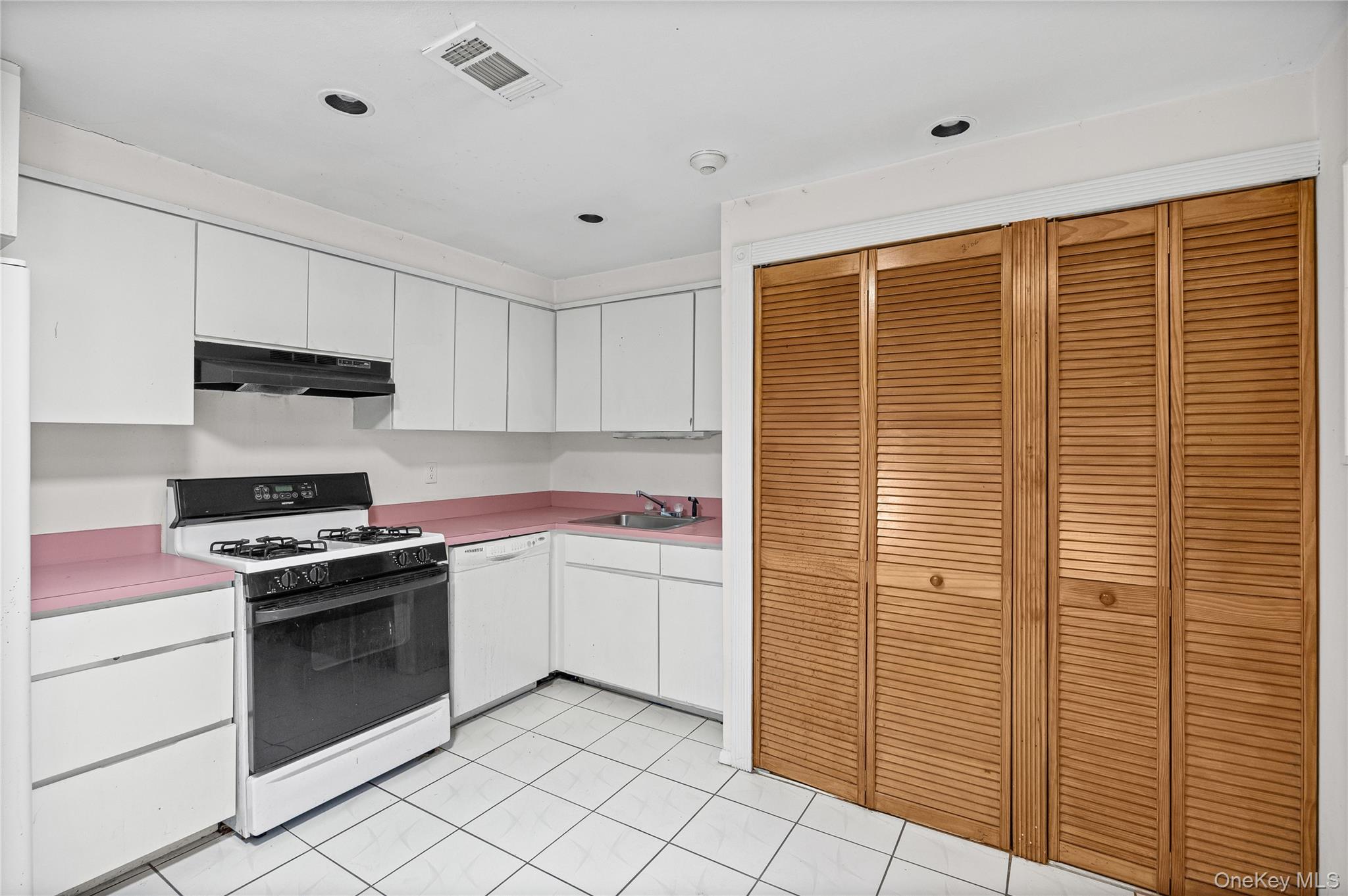 #14 photo, 269 Brettonwoods Drive, サフォーク郡 Coram , NY 11727