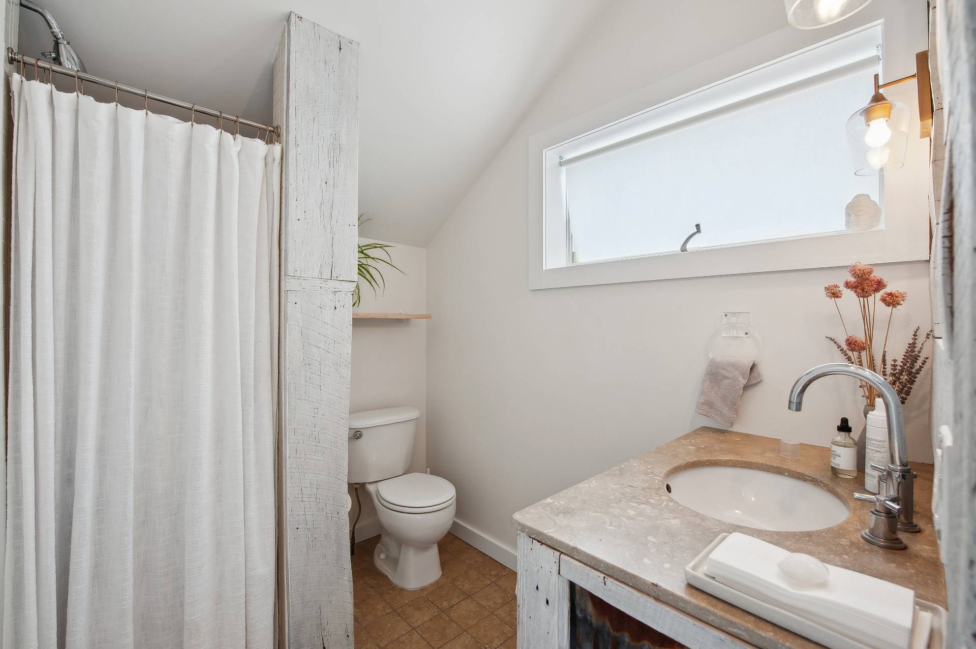 #8 photo, 51 Division Street, Second Floor, サフォーク郡 Sag Harbor , NY 11963