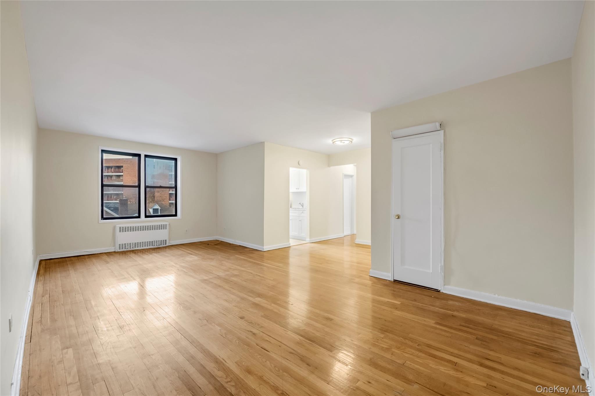 #4 photo, 71-11 Yellowstone Boulevard, クイーンズ区 Forest Hills , NY 11375