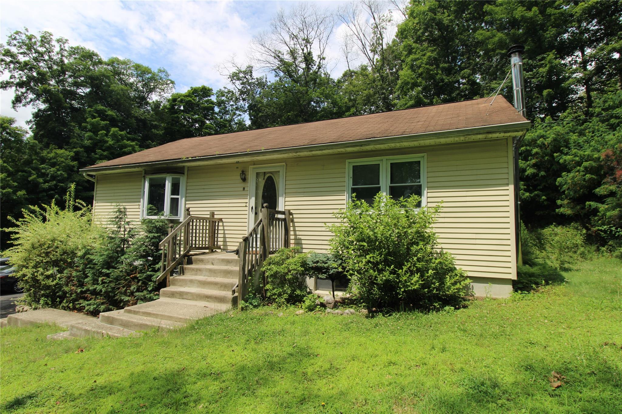 #1 photo, 9 Hennig Lane, Pine Bush , NY 12566