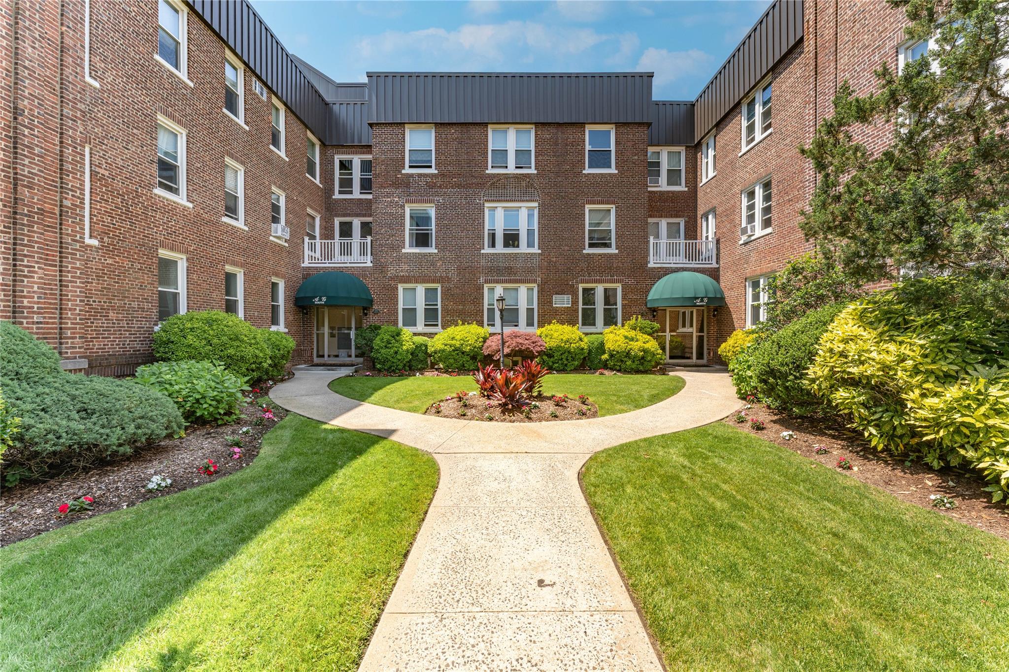 #1 photo, 185 Atlantic Avenue, Lynbrook , NY 11563