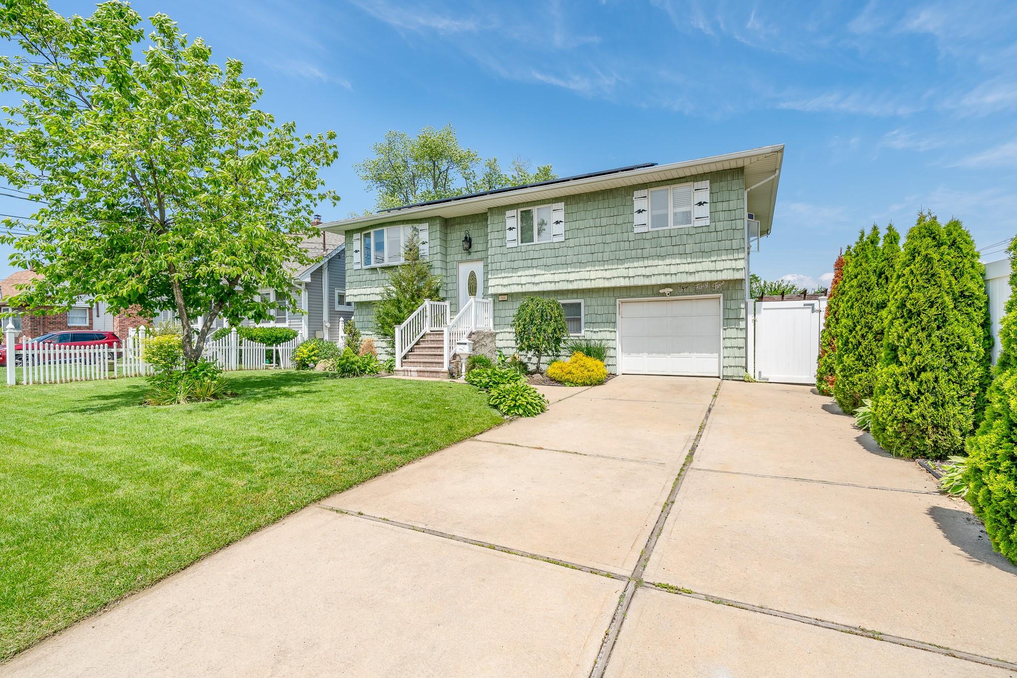 #1 photo, 255 Rose Street, Copiague , NY 11726