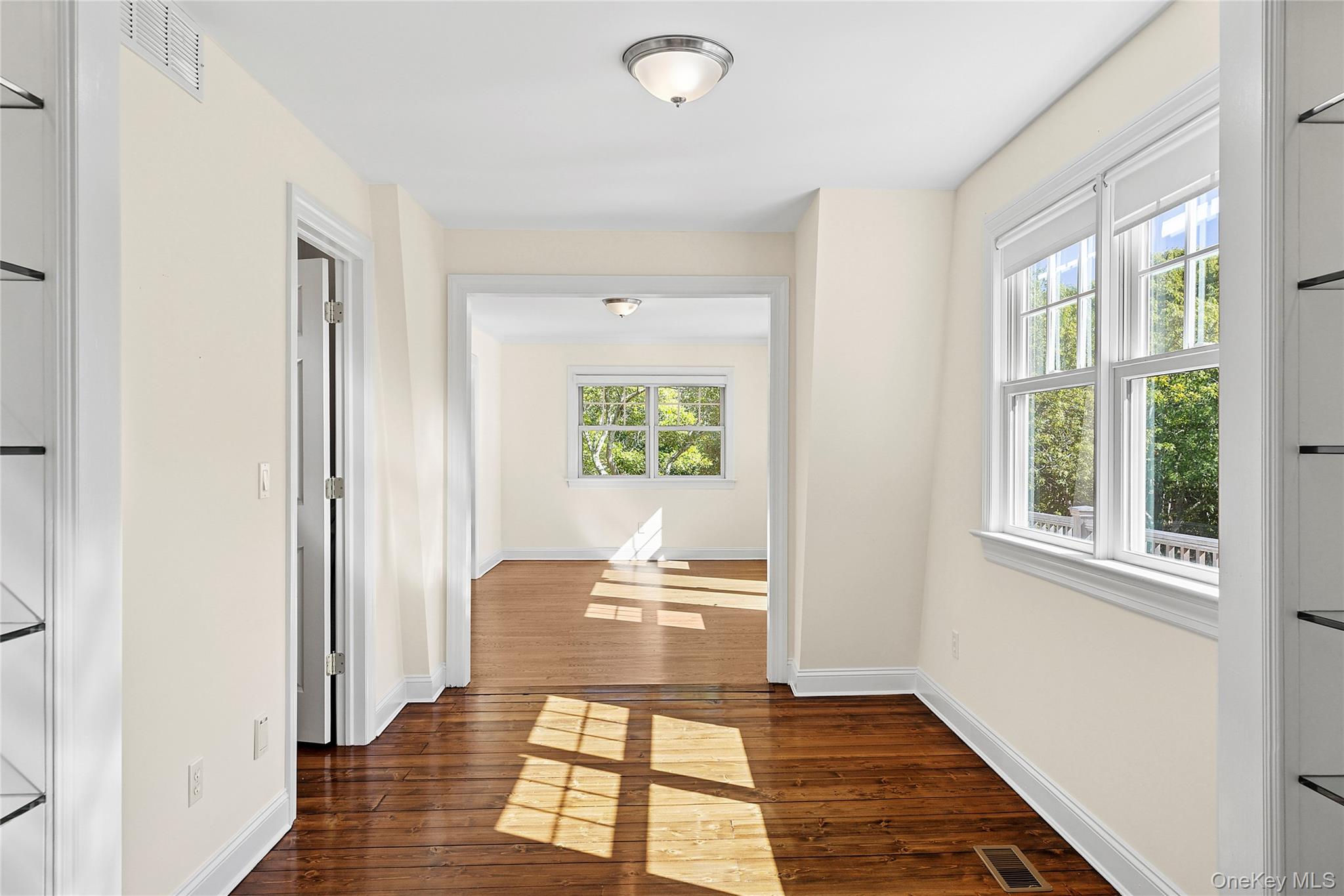 #13 photo, 22 Old Trail Road, サフォーク郡 Water Mill , NY 11976