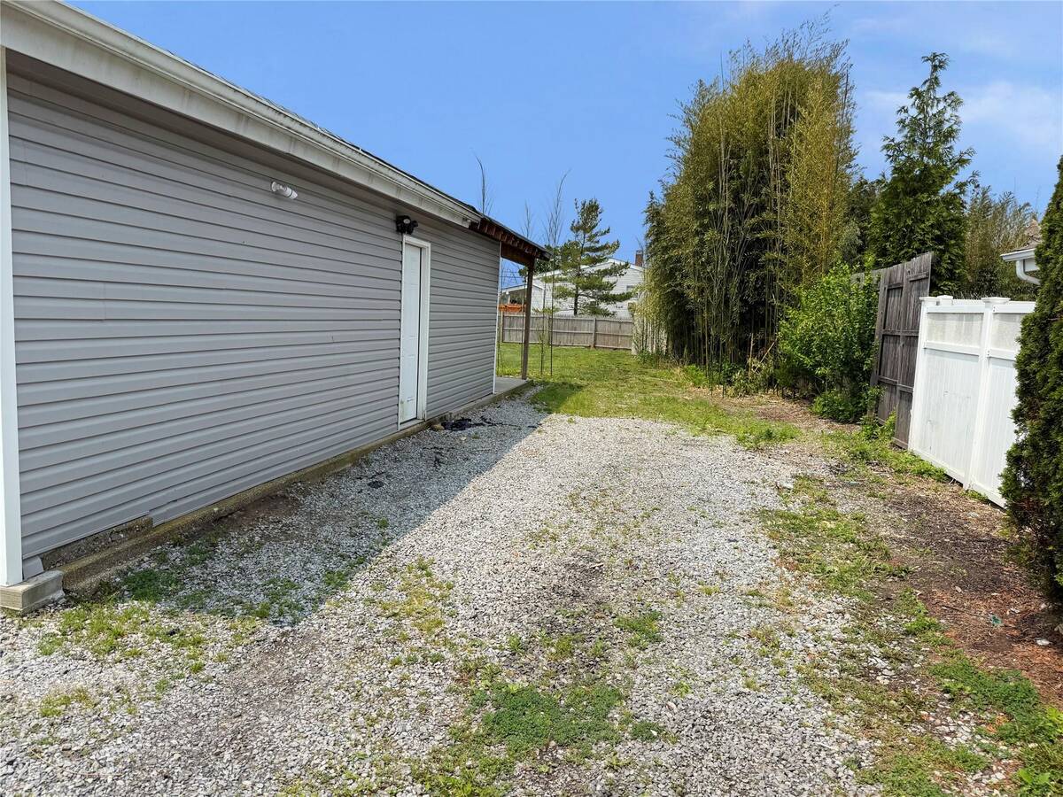#1 photo, 392 Jervis Avenue, سوفولك Copiague , NY 11726