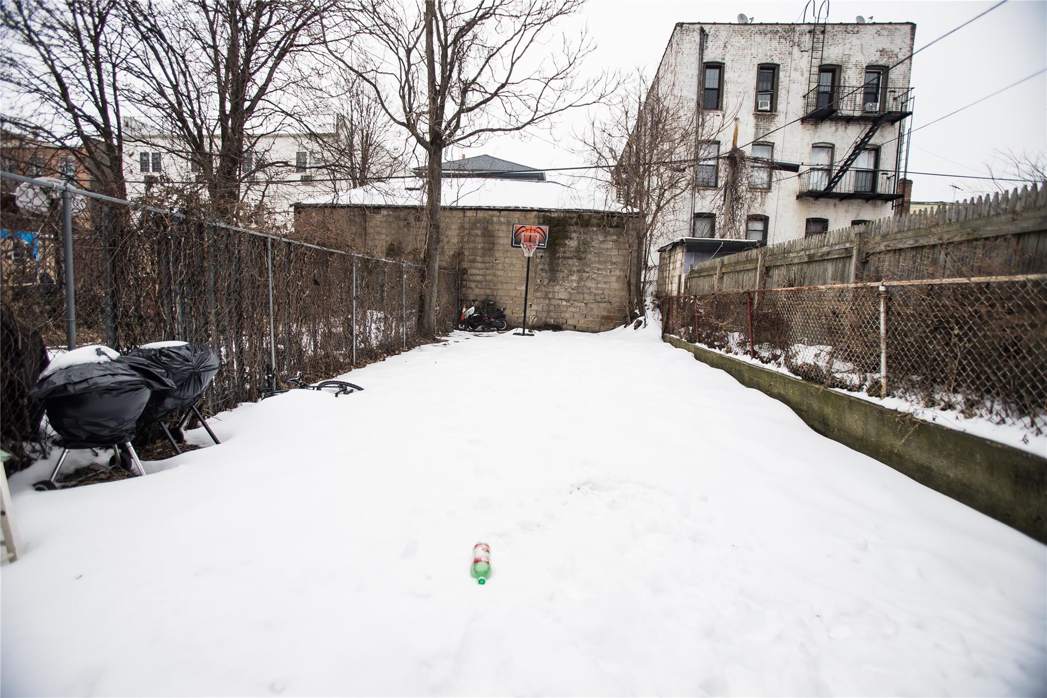 #2 photo, 705 Ashford Street, ブルックリン区 Brooklyn , NY 11207