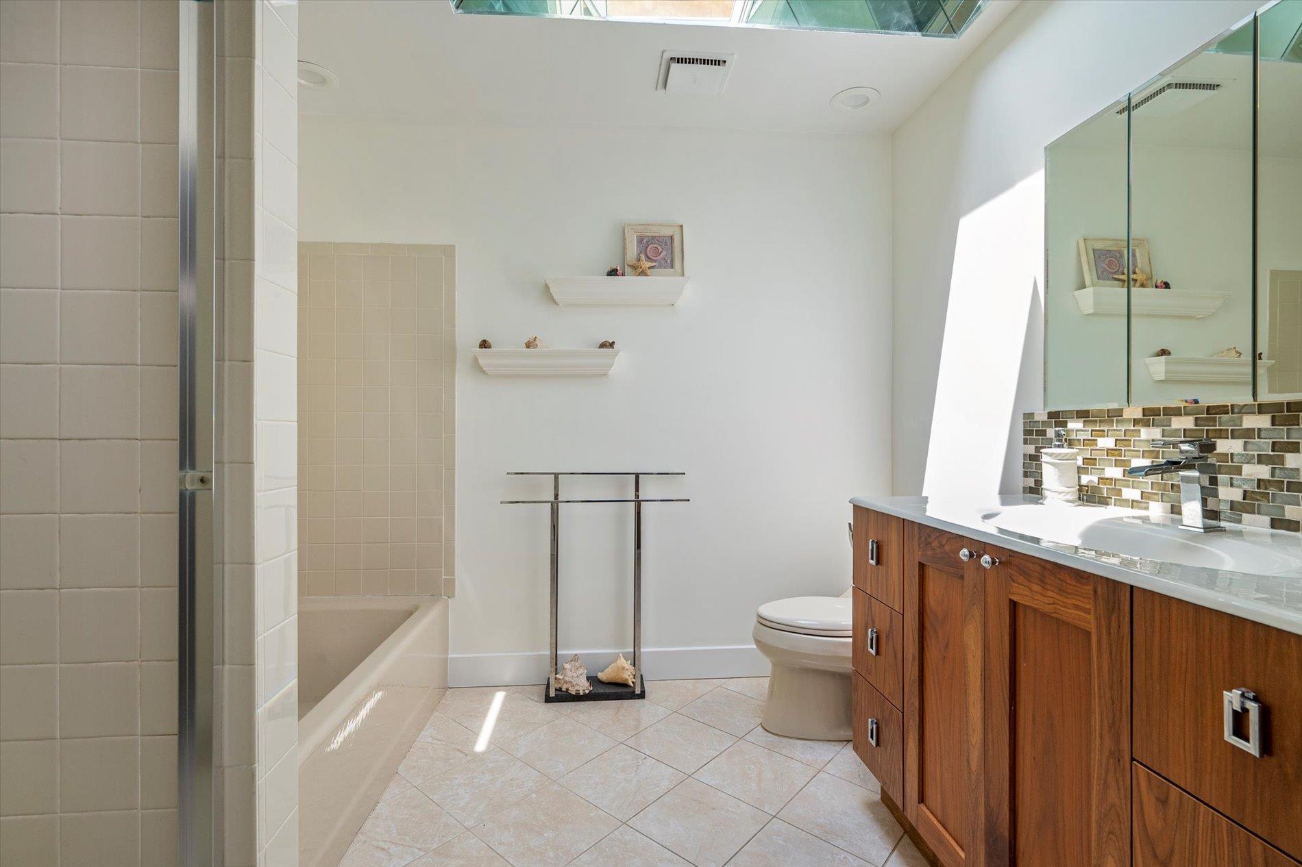 #17 photo, 70 Short Way, Roslyn Heights , NY 11577